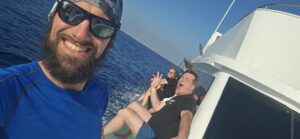 Menschen auf einem Boot, mit viel Spass